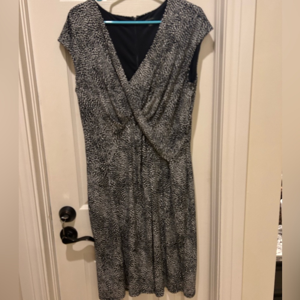Ann Taylor cap sleeved black and white dress sz 18